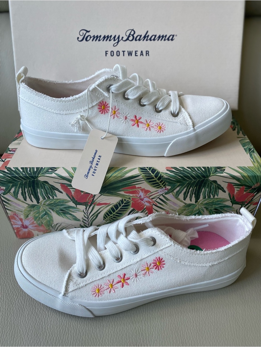 TOMMY BAHAMA sneakers